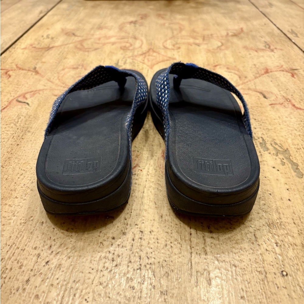 FitFlop Women's Surfa Flip-Flop in Midnight Navy/Tiptoe Grey - Picture 6 of 7